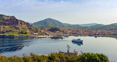 &Lambda;ή&mu;&nu;&omicron;&sigmaf;: &Pi;&rho;&omicron;&beta;&lambda;&eta;&mu;&alpha;&tau;&iota;&kappa;ή &eta; &tau;&rho;&omicron;&phi;&omicron;&delta;&omicron;&sigma;ί&alpha; &tau;&omicron;&upsilon; &nu;&eta;&sigma;&iota;&omicron;ύ | &Delta;&iota;&alpha;&mu;&alpha;&rho;&tau;ύ&rho;&omicron;&nu;&tau;&alpha;&iota; &omicron;&iota; &epsilon;&pi;&alpha;&gamma;&gamma;&epsilon;&lambda;&mu;&alpha;&tau;ί&epsilon;&sigmaf; (mp3)