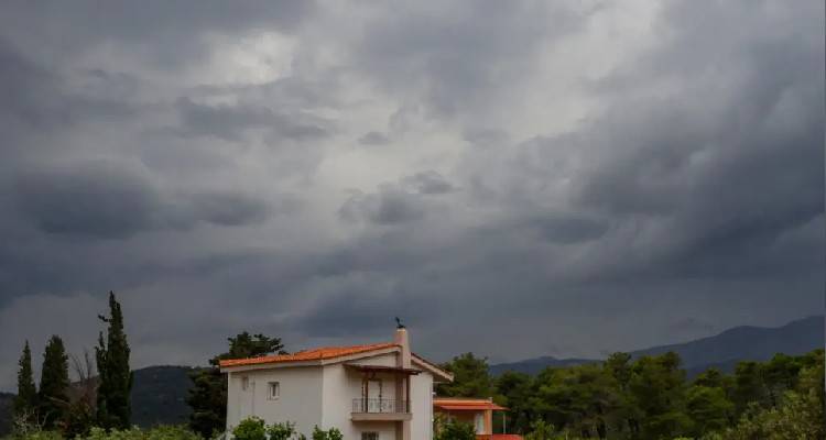 &Kappa;&alpha;&iota;&rho;ό&sigmaf;: &Mu;έ&chi;&rho;&iota; &pi;ό&tau;&epsilon; &theta;&alpha; έ&chi;&omicron;&upsilon;&mu;&epsilon; &mu;&pi;ό&rho;&epsilon;&sigmaf; &kappa;&alpha;&iota; &kappa;&alpha;&tau;&alpha;&iota;&gamma;ί&delta;&epsilon;&sigmaf; - &Chi;&alpha;&lambda;ά&zeta;&iota; &sigma;&epsilon; &Phi;&theta;&iota;ώ&tau;&iota;&delta;&alpha; &kappa;&alpha;&iota; &Epsilon;ύ&beta;&omicron;&iota;&alpha;, &mu;&pi;&omicron;&upsilon;&rho;ί&nu;&iota; &sigma;&tau;&eta; &Lambda;ή&mu;&nu;&omicron;