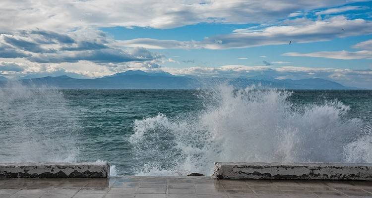 Απαγορευτικό απόπλου λόγω ισχυρών ανέμων σε Πειραιά, Λαύριο και Ραφήνα