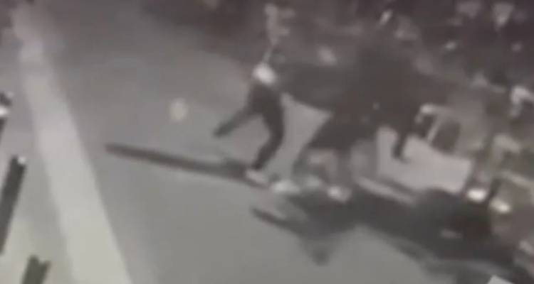 &Pi;&omicron;&iota;&nu;&iota;&kappa;ή &delta;ί&omega;&xi;&eta; &gamma;&iota;&alpha; &alpha;&nu;&theta;&rho;&omega;&pi;&omicron;&kappa;&tau;&omicron;&nu;ί&alpha; &alpha;&pi;ό &pi;&rho;ό&theta;&epsilon;&sigma;&eta; &sigma;&tau;&alpha; &delta;ύ&omicron; &alpha;&delta;έ&lambda;&phi;&iota;&alpha; &pi;&omicron;&upsilon; &delta;&omicron;&lambda;&omicron;&phi;ό&nu;&eta;&sigma;&alpha;&nu; &tau;&omicron;&nu; &theta;&epsilon;ί&omicron; &tau;&omicron;&upsilon;&sigmaf; &sigma;&tau;&eta;&nu; &Kappa;&upsilon;&psi;έ&lambda;&eta;