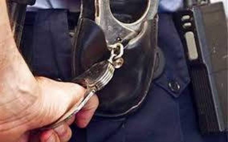 Συνελήφθη διοικητής αστυνομικού τμήματος που έκλεψε 4.000 ευρώ από Πακιστανό