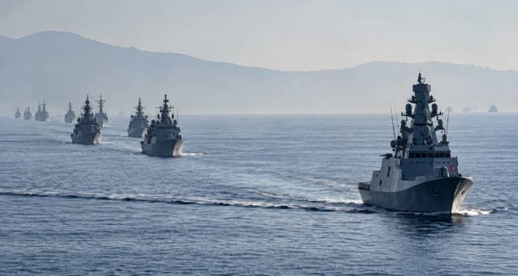 &laquo;&Theta;&alpha;&lambda;&alpha;&sigma;&sigma;ό&lambda;&upsilon;&kappa;&omicron;&sigmaf;&raquo;: &Eta; &Tau;&omicron;&upsilon;&rho;&kappa;ί&alpha; &beta;&gamma;ά&zeta;&epsilon;&iota; &tau;&omicron;&nu; &sigma;&tau;ό&lambda;&omicron; &tau;&eta;&sigmaf; &sigma;&epsilon; &Alpha;&iota;&gamma;&alpha;ί&omicron; &kappa;&alpha;&iota; &Alpha;&nu;&alpha;&tau;&omicron;&lambda;&iota;&kappa;ή &Mu;&epsilon;&sigma;ό&gamma;&epsilon;&iota;&omicron; &sigma;&epsilon; &mu;&iota;&alpha; &kappa;&rho;ί&sigma;&iota;&mu;&eta; &sigma;&upsilon;&gamma;&kappa;&upsilon;&rho;ί&alpha;