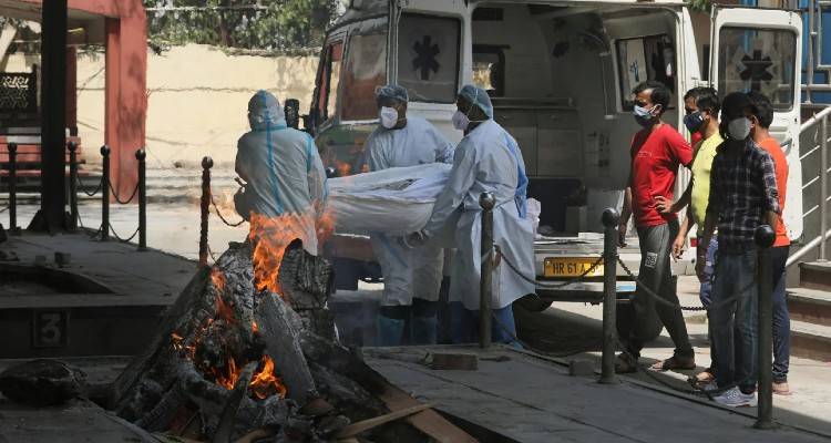 &Sigma;&alpha;&rho;ώ&nu;&epsilon;&iota; &eta; &nu;έ&alpha; &pi;&alpha;&rho;&alpha;&lambda;&lambda;&alpha;&gamma;ή &tau;&omicron;&upsilon; &kappa;&omicron;&rho;&omega;&nu;&omicron;ϊ&omicron;ύ &sigma;&tau;&eta;&nu; &Iota;&nu;&delta;ί&alpha; | &Kappa;&alpha;ί&nu;&epsilon; &nu;&epsilon;&kappa;&rho;&omicron;ύ&sigmaf; &sigma;&epsilon; &kappa;&rho;&epsilon;&mu;&alpha;&tau;ό&rho;&iota;&alpha; &mu;έ&rho;&alpha;-&nu;ύ&chi;&tau;&alpha;