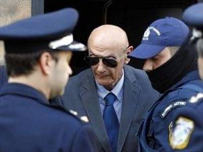 «Ο Άκης ξόδεψε 2,5 εκ. για τη βουλευτική ασυλία»