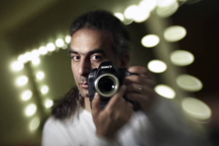 &Omicron; &Lambda;&eta;&mu;&nu;&iota;ό&sigmaf; &phi;&omega;&tau;&omicron;&gamma;&rho;ά&phi;&omicron;&sigmaf; &Lambda;&omicron;&upsilon;&kappa;ά&sigmaf; &Chi;&alpha;&psi;ή&sigmaf; &sigma;&tau;&omicron;&nu; Fm 100 (mp3)