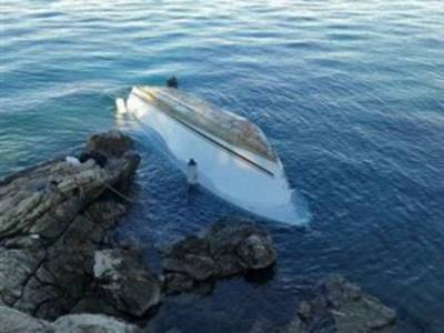 &Alpha;&kappa;ό&mu;&alpha; &tau;&rho;&epsilon;&iota;&sigmaf; &sigma;&omicron;&rho;&omicron;ί &alpha;&nu;&alpha;&sigma;ύ&rho;&theta;&eta;&kappa;&alpha;&nu; &sigma;&tau;&omicron; &Phi;&alpha;&rho;&mu;&omicron;&kappa;&omicron;&nu;ή&sigma;&iota;