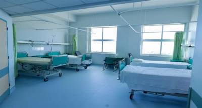 &Tau;&rho;&alpha;&gamma;&omega;&delta;ί&alpha; &sigma;&tau;&eta;&nu; &Alpha;&lambda;&epsilon;&xi;&alpha;&nu;&delta;&rho;&omicron;ύ&pi;&omicron;&lambda;&eta;: &Pi;έ&theta;&alpha;&nu;&epsilon; 5&chi;&rho;&omicron;&nu;&omicron;&sigmaf; - &Mu;&epsilon;&tau;&alpha;&phi;έ&rho;&theta;&eta;&kappa;&epsilon; &sigma;&tau;&omicron; &nu;&omicron;&sigma;&omicron;&kappa;&omicron;&mu;&epsilon;ί&omicron; &chi;&omega;&rho;ί&sigmaf; &tau;&iota;&sigmaf; &alpha;&iota;&sigma;&theta;ή&sigma;&epsilon;&iota;&sigmaf; &tau;&omicron;&upsilon;