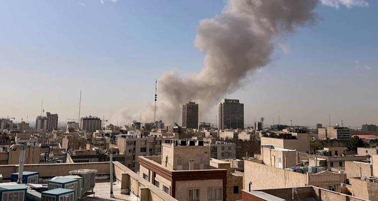 &Omicron; &Tau;&rho;&alpha;&mu;&pi; &kappa;ή&rho;&upsilon;&xi;&epsilon; &pi;ό&lambda;&epsilon;&mu;&omicron; &sigma;&tau;&omicron; &Iota;&rho;ά&nu; | &Eta;&Pi;&Alpha; &kappa;&alpha;&iota; &Iota;&sigma;&rho;&alpha;ή&lambda; &epsilon;&xi;&alpha;&pi;έ&lambda;&upsilon;&sigma;&alpha;&nu; &mu;&epsilon;&gamma;ά&lambda;&eta; &epsilon;&pi;ί&theta;&epsilon;&sigma;&eta;, &eta; &Tau;&epsilon;&chi;&epsilon;&rho;ά&nu;&eta; &epsilon;&kappa;&tau;ό&xi;&epsilon;&upsilon;&sigma;&epsilon; &pi;&upsilon;&rho;&alpha;ύ&lambda;&omicron;&upsilon;&sigmaf;