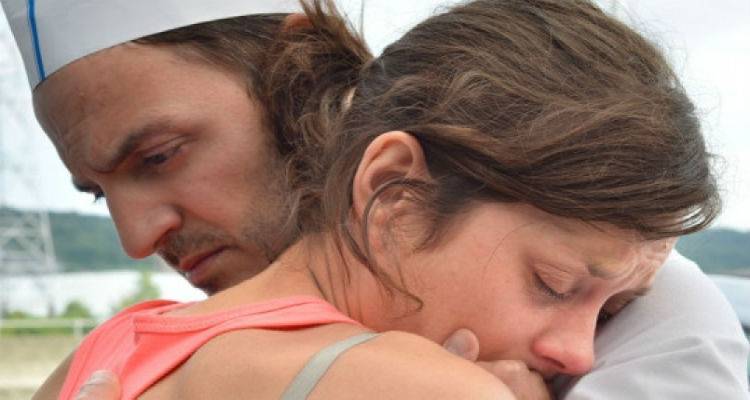 &laquo;&Delta;ύ&omicron; &eta;&mu;έ&rho;&epsilon;&sigmaf;, &mu;ί&alpha; &nu;ύ&chi;&tau;&alpha;&raquo; &sigma;&tau;&omicron; &kappa;&iota;&nu;&eta;&mu;&alpha;&tau;&omicron;&theta;έ&tau;&rho;&omicron; "&Mu;&alpha;&rho;&omicron;ύ&lambda;&alpha;"