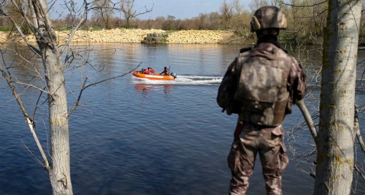 Τουρκικά ΜΜΕ: Συνελήφθησαν επτά τρομοκράτες του PKK και της FETO, πριν προλάβουν να περάσουν στην Ελλάδα