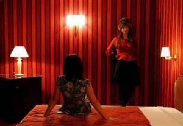 Της βρήκαν δουλειά σε... οίκο ανοχής!