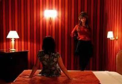 Της βρήκαν δουλειά σε... οίκο ανοχής!