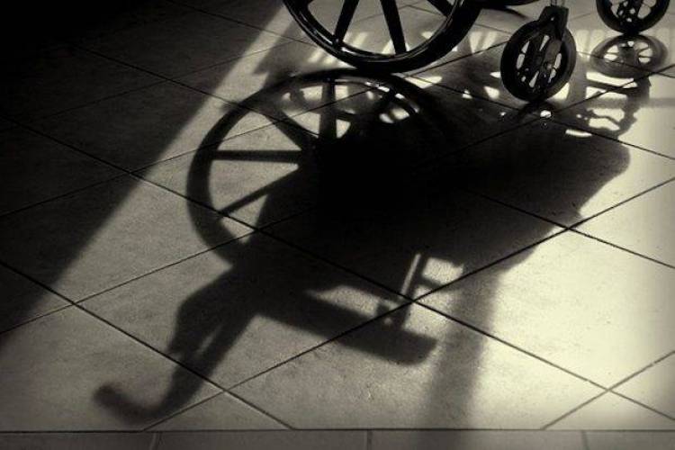 E&mu;&epsilon;ί&sigmaf; &kappa;&alpha;&iota; &eta; &alpha;&nu;&alpha;&pi;&eta;&rho;ί&alpha;