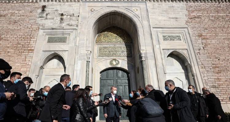 &Epsilon;&rho;&nu;&tau;&omicron;&gamma;ά&nu;: &Mu;&epsilon; &epsilon;&mu;&pi;&rho;&eta;&sigma;&tau;&iota;&kappa;έ&sigmaf; &delta;&eta;&lambda;ώ&sigma;&epsilon;&iota;&sigmaf; &eta; &pi;&rho;ώ&tau;&eta; &pi;&rho;&omicron;&sigma;&epsilon;&upsilon;&chi;ή &tau;&omicron;&upsilon; &sigma;&tau;&eta;&nu; &Alpha;&gamma;ί&alpha; &Sigma;&omicron;&phi;ί&alpha;