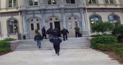 &Alpha;&nu;&alpha;&beta;&lambda;ή&theta;&eta;&kappa;&epsilon; &eta; &delta;ί&kappa;&eta; &tau;&omega;&nu; &phi;&epsilon;&rho;ό&mu;&epsilon;&nu;&omega;&nu; &mu;&epsilon;&lambda;ώ&nu; &tau;&eta;&sigmaf; &epsilon;&gamma;&kappa;&lambda;&eta;&mu;&alpha;&tau;&iota;&kappa;ή&sigmaf; &omicron;&rho;&gamma;ά&nu;&omega;&sigma;&eta;&sigmaf; &tau;&eta;&sigmaf; &Lambda;ή&mu;&nu;&omicron;&upsilon; (mp3)