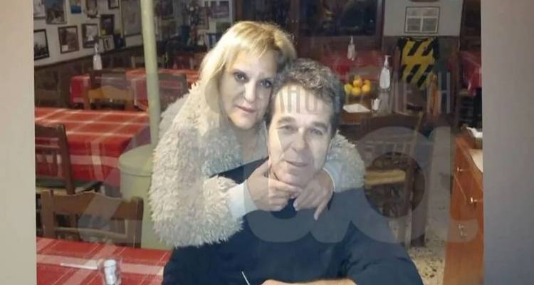 &Mu;&upsilon;&tau;&iota;&lambda;ή&nu;&eta;: &Sigma;&upsilon;&gamma;&chi;ώ&rho;&eta;&sigma;&epsilon; &tau;&eta; &gamma;&upsilon;&nu;&alpha;ί&kappa;&alpha; &tau;&omicron;&upsilon; &pi;&omicron;&upsilon; &tau;&omicron;&nu; &pi;&epsilon;&rho;&iota;έ&lambda;&omicron;&upsilon;&sigma;&epsilon; &mu;&epsilon; &beta;&epsilon;&nu;&zeta;ί&nu;&eta; &kappa;&alpha;&iota; &tau;&omicron;&upsilon; έ&beta;&alpha;&lambda;&epsilon; &phi;&omega;&tau;&iota;ά -&laquo;&Tau;&eta;&nu; &alpha;&gamma;&alpha;&pi;ώ&raquo;