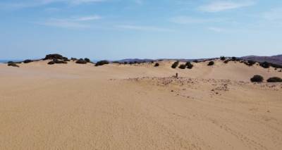 &Alpha;&mu;&mu;&omicron;&theta;ί&nu;&epsilon;&sigmaf; &ndash; &Eta; &mu;&omicron;&nu;&alpha;&delta;&iota;&kappa;ή έ&rho;&eta;&mu;&omicron;&sigmaf; &tau;&eta;&sigmaf; &Epsilon;&lambda;&lambda;ά&delta;&alpha;&sigmaf; &beta;&rho;ί&sigma;&kappa;&epsilon;&tau;&alpha;&iota; &sigma;&tau;&eta; &Lambda;ή&mu;&nu;&omicron;