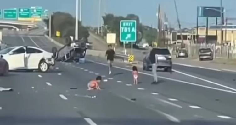 Βίντεο σοκ: Νήπια βρέθηκαν στη μέση αυτοκινητόδρομου στο Τέξας -Εκτινάχθηκαν από IX μετά από τροχαίο