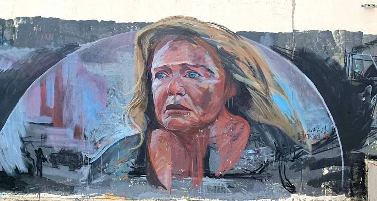 Η καθηλωτική ερμηνεία της Μαρίας Καβογιάννη στο Maestro έγινε γκράφιτι για την έμφυλη βία