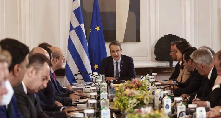 &laquo;&Kappa;&upsilon;&rho;ί&alpha;&rho;&chi;&eta; &eta; &Nu;&Delta;, &alpha;&upsilon;&xi;ά&nu;&omicron;&nu;&tau;&alpha;&iota; &omicron;&iota; &epsilon;&upsilon;&theta;ύ&nu;&epsilon;&sigmaf; &pi;&rho;&omicron;&sigmaf; &tau;&omicron;&upsilon;&sigmaf; &pi;&omicron;&lambda;ί&tau;&epsilon;&sigmaf;&raquo;, &lambda;έ&nu;&epsilon; &sigma;&tau;&eta;&nu; &kappa;&upsilon;&beta;έ&rho;&nu;&eta;&sigma;&eta; &gamma;&iota;&alpha; &tau;&omicron; &chi;ά&omicron;&sigmaf; &sigma;&tau;&omicron;&nu; &Sigma;&Upsilon;&Rho;&Iota;&Zeta;&Alpha;