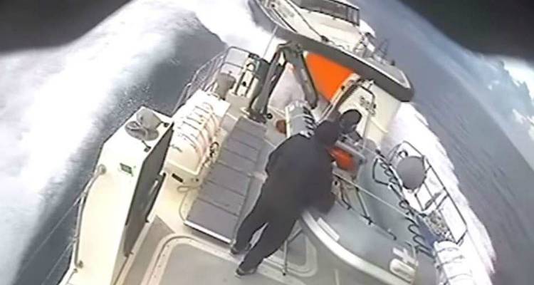 &Pi;&rho;&omicron;&kappa;&lambda;&eta;&tau;&iota;&kappa;ή &pi;&alpha;&rho;&epsilon;&nu;ό&chi;&lambda;&eta;&sigma;&eta; &epsilon;&lambda;&lambda;&eta;&nu;&iota;&kappa;&omicron;ύ &sigma;&kappa;ά&phi;&omicron;&upsilon;&sigmaf; &alpha;&pi;ό &tau;&eta;&nu; &tau;&omicron;&upsilon;&rho;&kappa;&iota;&kappa;ή &alpha;&kappa;&tau;&omicron;&phi;&upsilon;&lambda;&alpha;&kappa;ή &sigma;&tau;&omicron; &Alpha;&iota;&gamma;&alpha;ί&omicron; (video)