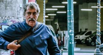&Sigma;&Upsilon;&Rho;&Iota;&Zeta;&Alpha;: Ά&gamma;&rho;&iota;&omicron;&sigmaf; &kappa;&alpha;&beta;&gamma;ά&sigmaf; &Pi;&omicron;&lambda;ά&kappa;&eta; &mu;&epsilon; &Tau;&sigma;&alpha;&kappa;&alpha;&lambda;ώ&tau;&omicron;, &Xi;&alpha;&nu;&theta;ό, &Sigma;&kappa;&omicron;&upsilon;&rho;&lambda;έ&tau;&eta; -&laquo;&Chi;ά&sigma;&alpha;&mu;&epsilon; 5 &mu;&omicron;&nu;ά&delta;&epsilon;&sigmaf; &epsilon;&xi;&alpha;&iota;&tau;ί&alpha;&sigmaf; &sigma;&omicron;&upsilon;&raquo;