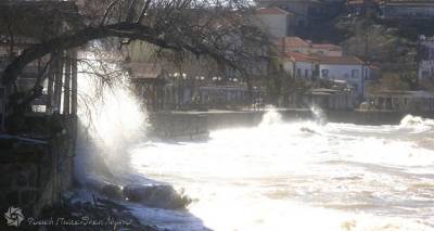 &Alpha;&pi;&alpha;&gamma;&omicron;&rho;&epsilon;&upsilon;&tau;&iota;&kappa;ό &alpha;&pi;ό&pi;&lambda;&omicron;&upsilon;: &Delta;&epsilon;&mu;έ&nu;&alpha; &pi;&alpha;&rho;&alpha;&mu;έ&nu;&omicron;&upsilon;&nu; &tau;&alpha; &pi;&lambda;&omicron;ί&alpha; &sigma;&epsilon; &Pi;&epsilon;&iota;&rho;&alpha;&iota;ά, &Rho;&alpha;&phi;ή&nu;&alpha; &kappa;&alpha;&iota; &Lambda;&alpha;ύ&rho;&iota;&omicron;