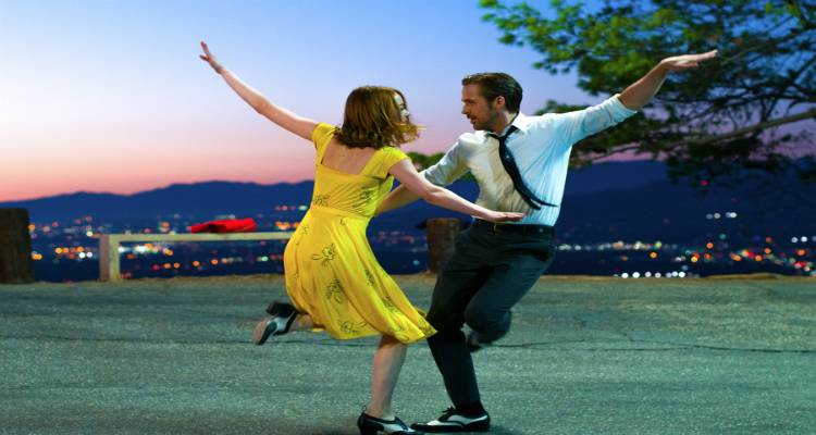 &Eta; &tau;&alpha;&iota;&nu;ί&alpha; &tau;&eta;&sigmaf; &epsilon;&beta;&delta;&omicron;&mu;ά&delta;&alpha;&sigmaf; &sigma;&tau;&omicron; &laquo;&Mu;&alpha;&rho;&omicron;ύ&lambda;&alpha;&raquo;: La La Land (video)