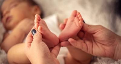 &Lambda;ή&mu;&nu;&omicron;&sigmaf;: &Epsilon;&lambda;. &Phi;&alpha;&rho;&mu;ά&kappa;&eta; &kappa;&alpha;&iota; &Omicron;&lambda;. &Kappa;ά&tau;&eta;&rho;&alpha; &mu;&iota;&lambda;&omicron;ύ&nu; &gamma;&iota;&alpha; &tau;&omicron;&nu; &laquo;&Pi;&rho;ώ&tau;&omicron; &Chi;&rho;ό&nu;&omicron; &Zeta;&omega;ή&sigmaf;: Ό&lambda;&alpha; ό&sigma;&alpha; &pi;&rho;έ&pi;&epsilon;&iota; &nu;&alpha; &gamma;&nu;&omega;&rho;ί&zeta;&epsilon;&tau;&epsilon;&raquo;.