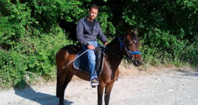 &Mu;&epsilon;&sigma;&omicron;&lambda;ό&gamma;&gamma;&iota;: &Tau;&alpha; 4 &epsilon;&rho;&omega;&tau;ή&mu;&alpha;&tau;&alpha; &gamma;&iota;&alpha; &tau;&eta;&nu; &epsilon;&xi;&alpha;&phi;ά&nu;&iota;&sigma;&eta; &tau;&omicron;&upsilon; &Mu;&pi;ά&mu;&pi;&eta; &mu;&epsilon;&tau;ά &tau;&alpha; &sigma;&tau;&omicron;&iota;&chi;&epsilon;ί&alpha; &pi;&omicron;&upsilon; έ&delta;&omega;&sigma;&epsilon; &omicron; 51&chi;&rho;&omicron;&nu;&omicron;&sigmaf; &kappa;&rho;&epsilon;&omicron;&pi;ώ&lambda;&eta;&sigmaf;