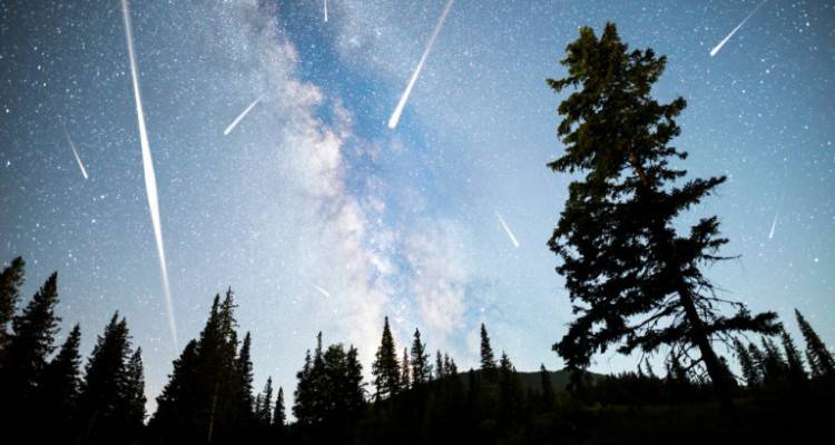 Αξίζει να μείνετε ξύπνιοι: Ερχεται «βροχή» από Περσείδες | Μοναδικό θέαμα στον ουρανό από «πεφταστέρια»