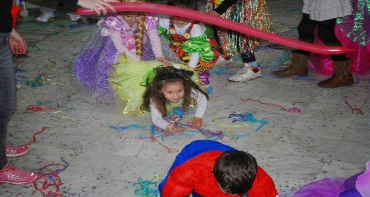 &Tau;&omicron; 1&omicron; &Delta;&eta;&mu;&omicron;&tau;&iota;&kappa;ό &Sigma;&chi;&omicron;&lambda;&epsilon;ί&omicron; &Mu;ύ&rho;&iota;&nu;&alpha;&sigmaf; &delta;&iota;&omicron;&rho;&gamma;&alpha;&nu;ώ&nu;&epsilon;&iota; &kappa;&alpha;&iota; &phi;έ&tau;&omicron;&sigmaf; &tau;&omicron; &alpha;&pi;&omicron;&kappa;&rho;&iota;ά&tau;&iota;&kappa;&omicron; &pi;ά&rho;&tau;&upsilon; &tau;&omicron;&upsilon;