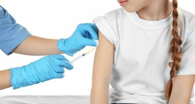 &Epsilon;&lambda;έ&nu;&eta; &Phi;&alpha;&rho;&mu;ά&kappa;&eta; &sigma;&tau;&omicron;&nu; FM 100: &Mu;ύ&theta;&omicron;&iota; &kappa;&alpha;&iota; &alpha;&lambda;ή&theta;&epsilon;&iota;&epsilon;&sigmaf; &gamma;&iota;&alpha; &tau;&omicron;&upsilon;&sigmaf; &epsilon;&mu;&beta;&omicron;&lambda;&iota;&alpha;&sigma;&mu;&omicron;ύ&sigmaf; (mp3)