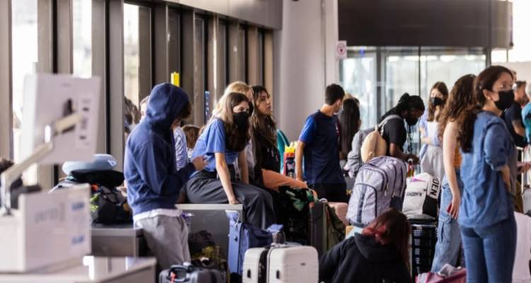 Χάος στις πτήσεις και τις επόμενες ημέρες, μετά την ακύρωση 1.200 χθες | Το απόλυτο ντόμινο λόγω Βρετανίας