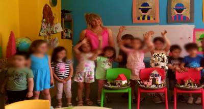 &Eta; &Sigma;&omicron;&phi;ί&alpha; &Kappa;&omicron;ύ&kappa;&eta; &sigma;&tau;&omicron;&nu; FM100 &gamma;&iota;&alpha; &tau;&alpha; &laquo;ό&rho;&iota;&alpha;&raquo; &sigma;&tau;&eta; &pi;&alpha;&iota;&delta;&iota;&kappa;ή &eta;&lambda;&iota;&kappa;ί&alpha;