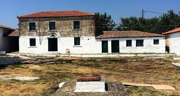 &Alpha;&delta;&alpha;&mu;ί&delta;&eta;&sigmaf; &sigma;&tau;&omicron;&nu; Fm 100: &laquo;&Upsilon;&pi;ά&rho;&chi;&omicron;&upsilon;&nu; &sigma;&kappa;έ&psi;&epsilon;&iota;&sigmaf; &gamma;&iota;&alpha; &pi;&lambda;ή&rho;&eta; &alpha;&nu;&alpha;&gamma;έ&nu;&nu;&eta;&sigma;&eta; &tau;&omicron;&upsilon; &Kappa;&tau;ή&mu;&alpha;&tau;&omicron;&sigmaf; &Mu;&eta;&tau;&rho;ό&pi;&omicron;&lambda;&eta;&sigmaf; &Lambda;ή&mu;&nu;&omicron;&upsilon;&raquo; (mp3)