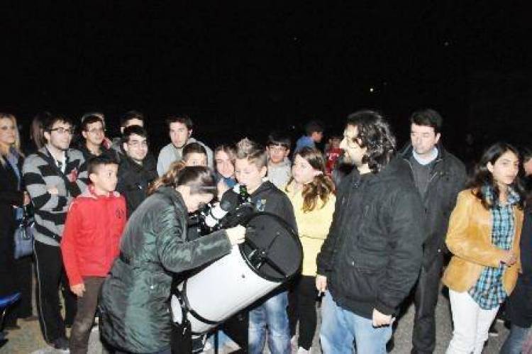 &Beta;&rho;&alpha;&delta;&iota;ά &gamma;&epsilon;&mu;ά&tau;&eta; &alpha;&sigma;&tau;έ&rho;&iota;&alpha; &kappa;&alpha;&iota; &pi;&alpha;&rho;&alpha;&mu;ύ&theta;&iota;&alpha; &sigma;&tau;&eta; &Lambda;ή&mu;&nu;&omicron;