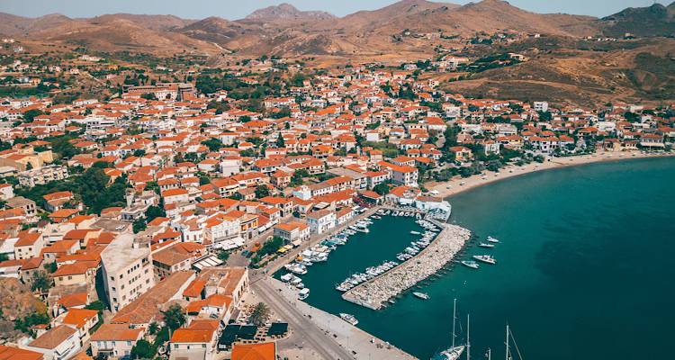 &Sigma;&tau;&eta; &lambda;ί&sigma;&tau;&alpha; &tau;&omicron;&upsilon; National Geographic &eta; &Lambda;ή&mu;&nu;&omicron;&sigmaf; &alpha;&nu;ά&mu;&epsilon;&sigma;&alpha; &sigma;&tau;&alpha; &kappa;&alpha;&lambda;ύ&tau;&epsilon;&rho;&alpha; &epsilon;&lambda;&lambda;&eta;&nu;&iota;&kappa;ά &nu;&eta;&sigma;&iota;ά &gamma;&iota;&alpha; &tau;&omicron; &phi;&epsilon;&tau;&iota;&nu;ό &kappa;&alpha;&lambda;&omicron;&kappa;&alpha;ί&rho;&iota;