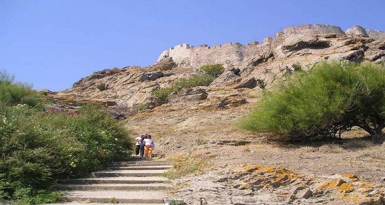 &Mu;ύ&rho;&iota;&nu;&alpha;: &Delta;&epsilon;&nu; &alpha;&pi;&omicron;&mu;ά&kappa;&rho;&upsilon;&nu;&alpha;&nu; &tau;&alpha; &omicron;&chi;ή&mu;&alpha;&tau;&alpha; &tau;&omicron;&upsilon;&sigmaf; &pi;&alpha;&rho;ά &tau;&eta;&nu; &alpha;&nu;&alpha;&kappa;&omicron;ί&nu;&omega;&sigma;&eta;
