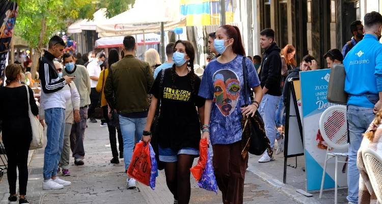 Σε αναμονή η κυβέρνηση για τη μετάλλαξη Όμικρον | Όχι lockdown, στο συρτάρι τα σχέδια για μέτρα