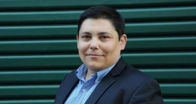 &Gamma;. &Mu;&pi;&omicron;&upsilon;&rho;&nu;&omicron;ύ: "&Epsilon;ί&mu;&alpha;&sigma;&tau;&epsilon; &epsilon;&delta;ώ &kappa;&alpha;&iota; &theta;&alpha; &delta;ώ&sigma;&omicron;&upsilon;&mu;&epsilon; &mu;&epsilon; &pi;&epsilon;ί&sigma;&mu;&alpha; &tau;&eta; &mu;ά&chi;&eta;"