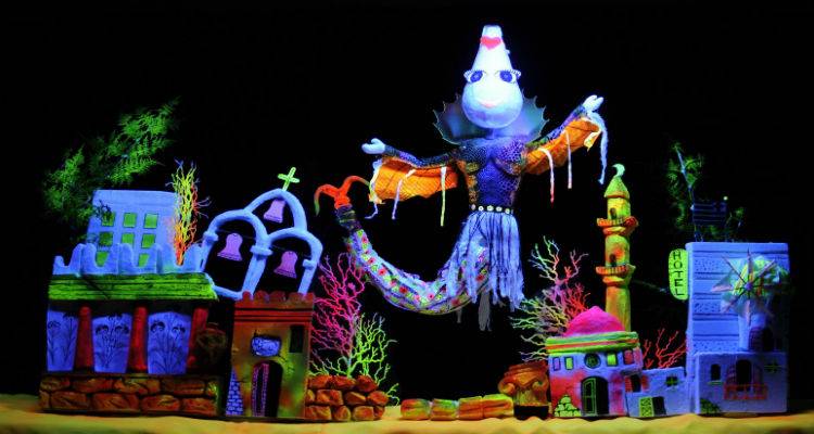 &Tau;&omicron; &laquo;&Kappa;&omicron;&upsilon;-&Kappa;&lambda;&omicron; &Theta;έ&alpha;&tau;&rho;&omicron; &Kappa;&rho;ή&tau;&eta;&sigmaf;&raquo; έ&rho;&chi;&epsilon;&tau;&alpha;&iota; &sigma;&tau;&eta; &Lambda;ή&mu;&nu;&omicron; &gamma;&iota;&alpha; &delta;ύ&omicron; &pi;&alpha;&rho;&alpha;&sigma;&tau;ά&sigma;&epsilon;&iota;&sigmaf; (videos)