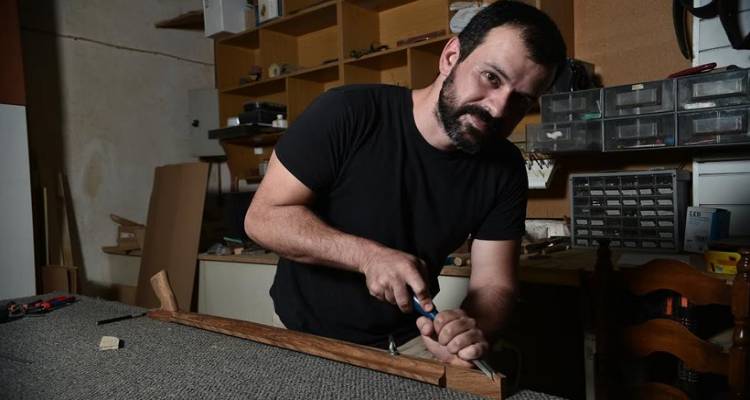 &Alpha;&phi;&iota;έ&rho;&omega;&mu;&alpha; &sigma;&tau;&omicron; &Lambda;&eta;&mu;&nu;&iota;ό &Delta;&eta;&mu;ή&tau;&rho;&eta; &Chi;&alpha;&tau;&zeta;&eta;&rho;ό&delta;&omicron; &pi;&omicron;&upsilon; &phi;&tau;&iota;ά&chi;&nu;&epsilon;&iota; &xi;ύ&lambda;&iota;&nu;&alpha; &chi;&epsilon;&iota;&rho;&omicron;&pi;&omicron;ί&eta;&tau;&alpha; &psi;&alpha;&rho;&omicron;&nu;&tau;&omicron;ύ&phi;&epsilon;&kappa;&alpha; (photos)