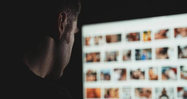 ΕΛ.ΑΣ.: Συνελήφθη 54χρονος που κατείχε φωτογραφίες σεξουαλικής κακοποίησης ανηλίκων