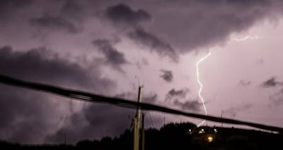 Σφοδρή κακοκαιρία έπληξε τη Δυτική Ελλάδα | Πλημμύρες, μπλακ άουτ και ακυρώσεις πτήσεων