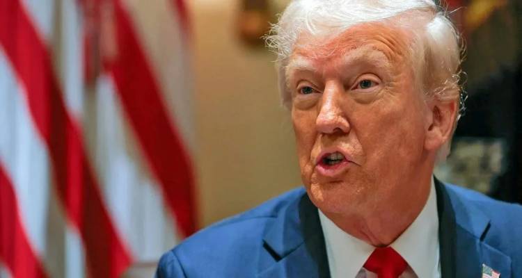 O Τραμπ απειλεί με δασμό 200% στα ευρωπαϊκά κρασιά εάν η ΕΕ δεν καταργήσει τον δασμό στο αμερικάνικο ουίσκι