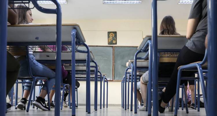 Πανελλήνιες 2021: Συνέχεια με Κοινωνιολογία, Χημεία, Πληροφορική για τους υποψήφιους των ΓΕΛ