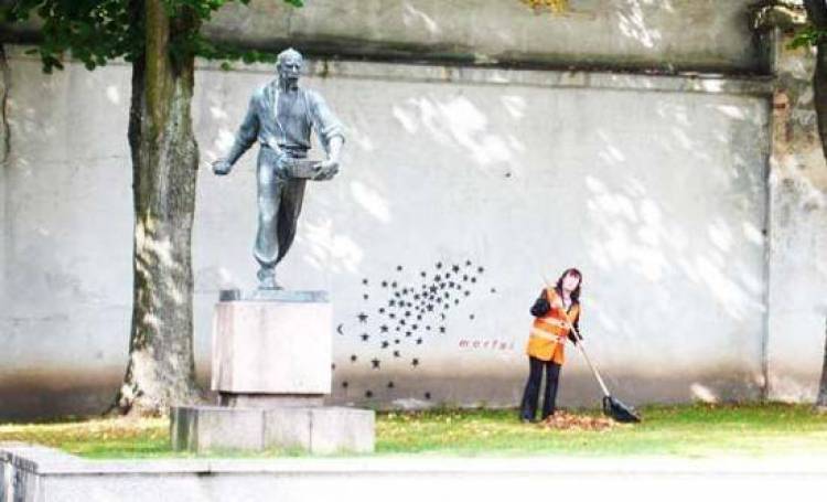 Το άγαλμα που «μεταμορφώνεται» τη νύχτα