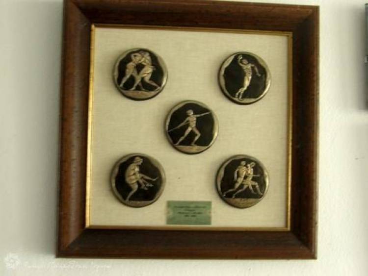 &Alpha;&rho;&gamma;&omicron;&nu;&alpha;&upsilon;&tau;&iota;&kappa;ή &Epsilon;&kappa;&sigma;&tau;&rho;&alpha;&tau;&epsilon;ί&alpha; &kappa;&alpha;&iota; &tau;&omicron; &Pi;έ&nu;&tau;&alpha;&theta;&lambda;&omicron;