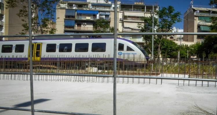 &Pi;&alpha;&rho;' &omicron;&lambda;ί&gamma;&omicron;&nu; &mu;&epsilon;&tau;&omega;&pi;&iota;&kappa;ή &sigma;ύ&gamma;&kappa;&rho;&omicron;&upsilon;&sigma;&eta; &tau;&rho;έ&nu;&omega;&nu; &tau;&omicron;&upsilon; &pi;&rho;&omicron;&alpha;&sigma;&tau;&iota;&alpha;&kappa;&omicron;ύ &mu;&epsilon;&tau;ά &tau;&alpha; &Sigma;&epsilon;&pi;ό&lambda;&iota;&alpha;